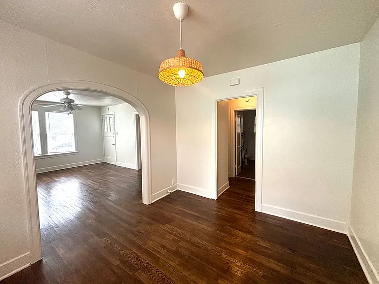 4910 Avenue H — Photo 7