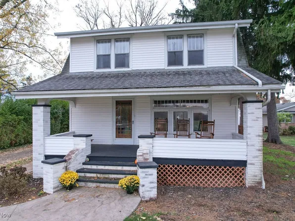 1630 E Maple St NW, North Canton, OH 44720