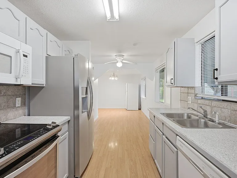 11851 SE 170th Pl #RENTON1 — Photo 16