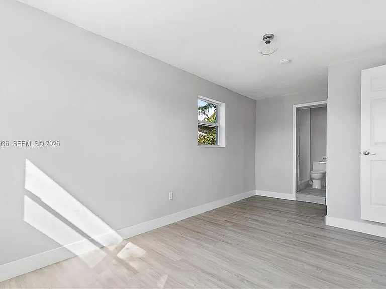 925 NW 84th St — Photo 21