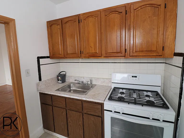 597 Leonard St #3R — Photo 7