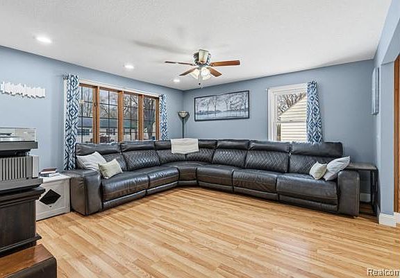 5th image of 5135 Youngstown Pl