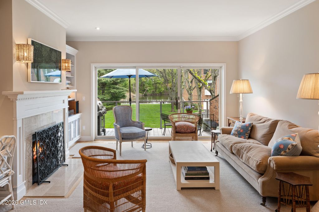 115 River Rd APT 3, Greenwich, CT 06807
