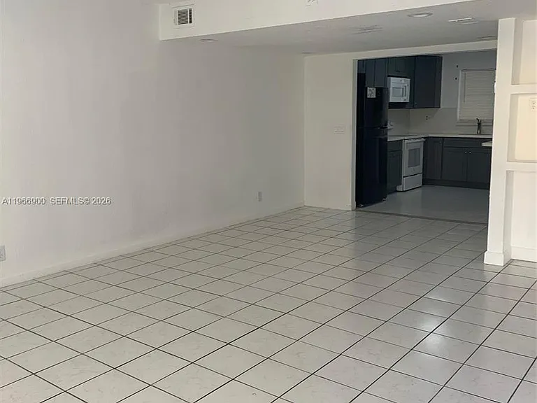 6520 SW 41st St #6520 — Photo 3