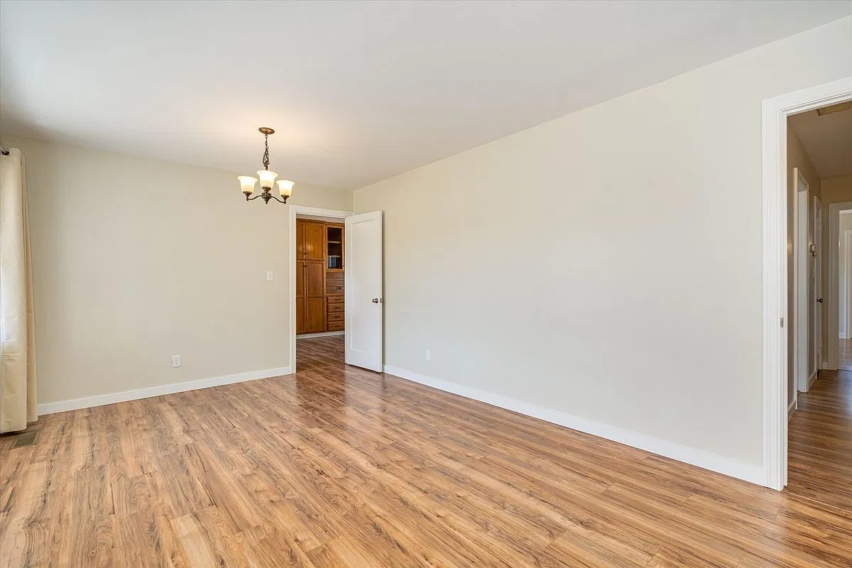 3 bed, 2.0 bath, 1517 sqft, $4,000 — Photo 4