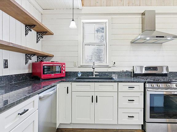 3rd image of 16 Trillium Estates