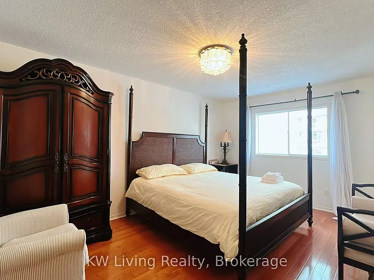 47 Vanity Cres — Photo 13