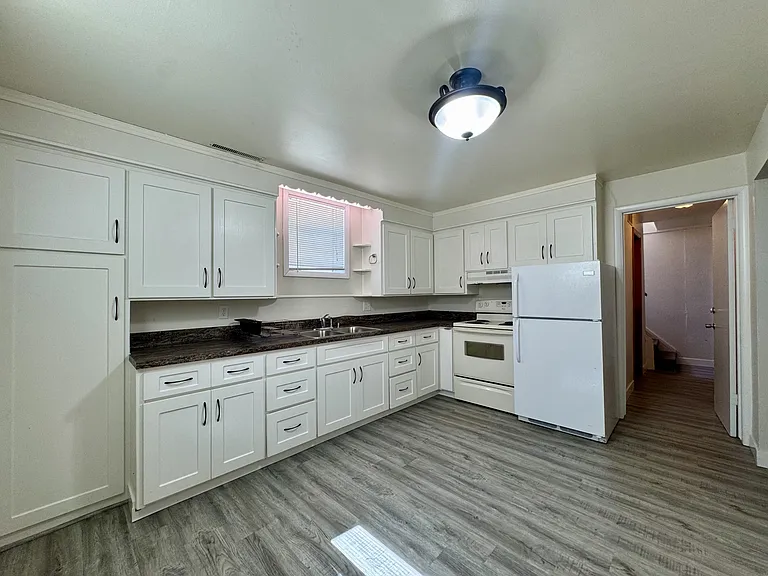 2220 E Avenue A #1/2 — Photo 6
