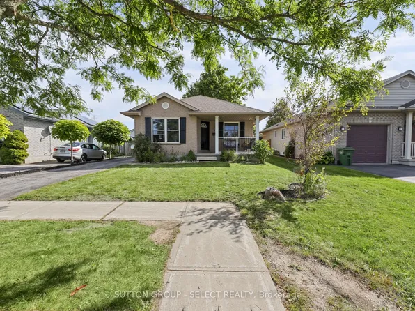 13 Goldenrod Ct, Saint Thomas, ON N5P 4M7