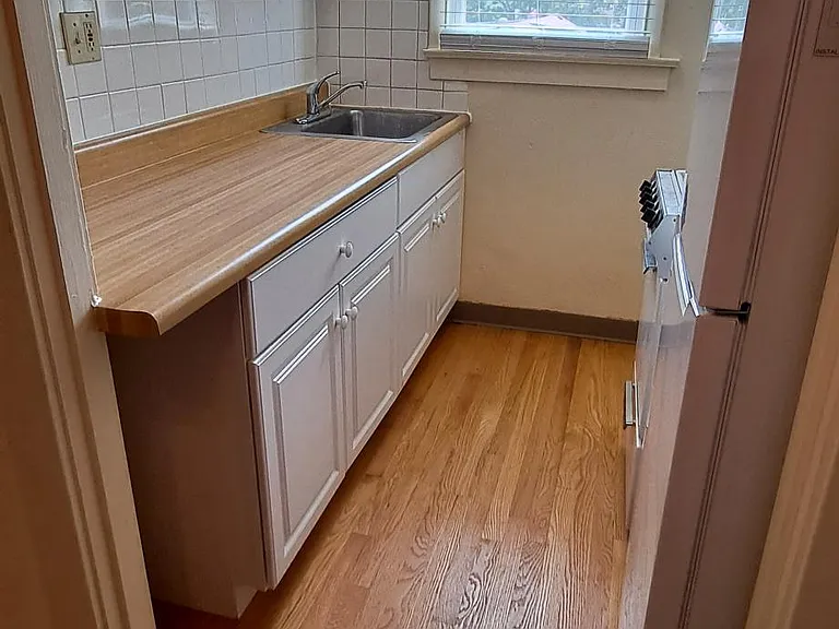 1017 Hi Pointe Pl #4 — Photo 1