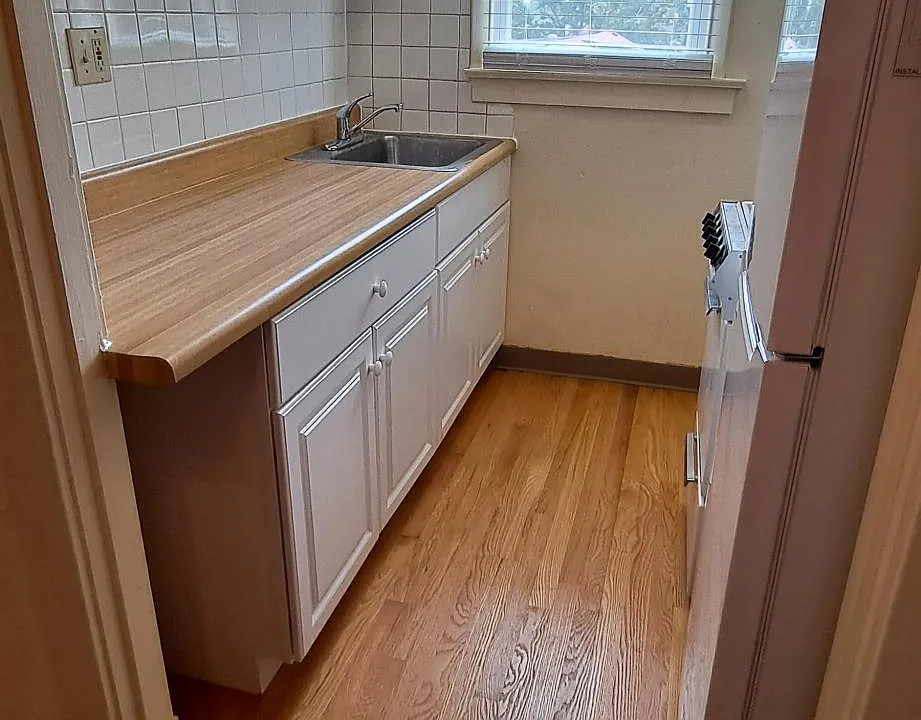 1017 Hi Pointe Pl #4