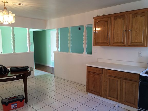 5th image of 2455 Lennox St