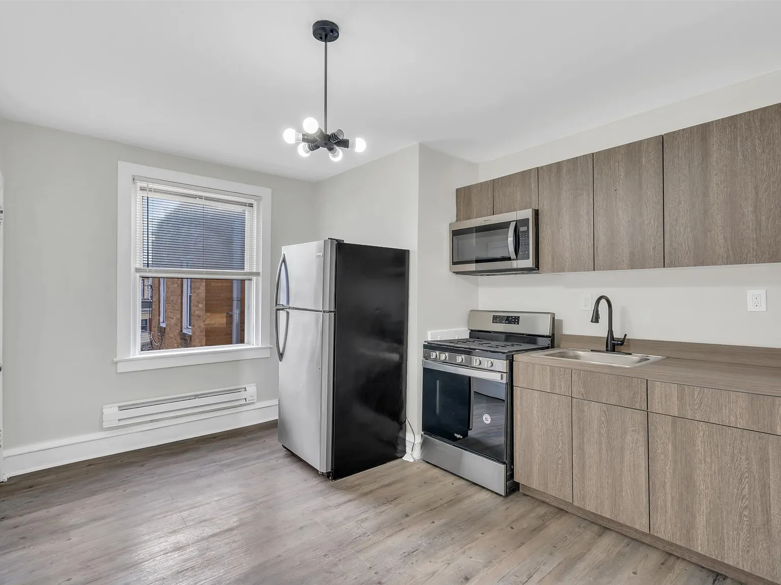 1 bed, 850 sqft, $1,195 — Photo 3