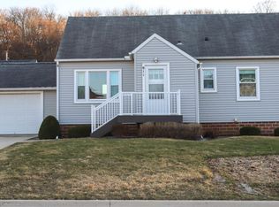 811 Carter St NW, Elkader, IA 52043