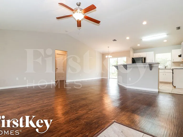 18421 Columbine Rd — Photo 3