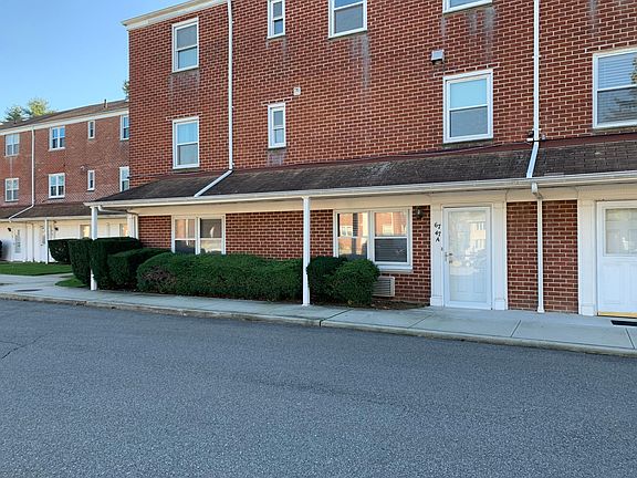2nd image of 6747A Cloverdale Ln #6747A