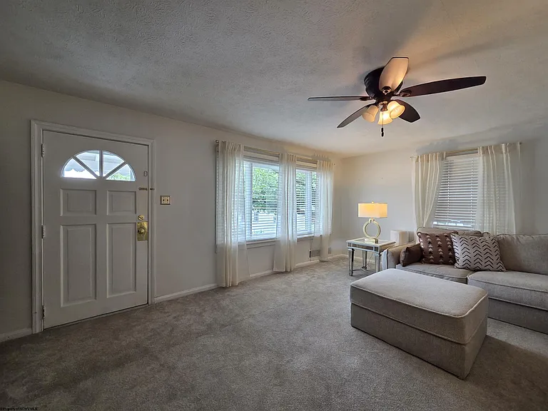 836 Fairmont Rd — Photo 3