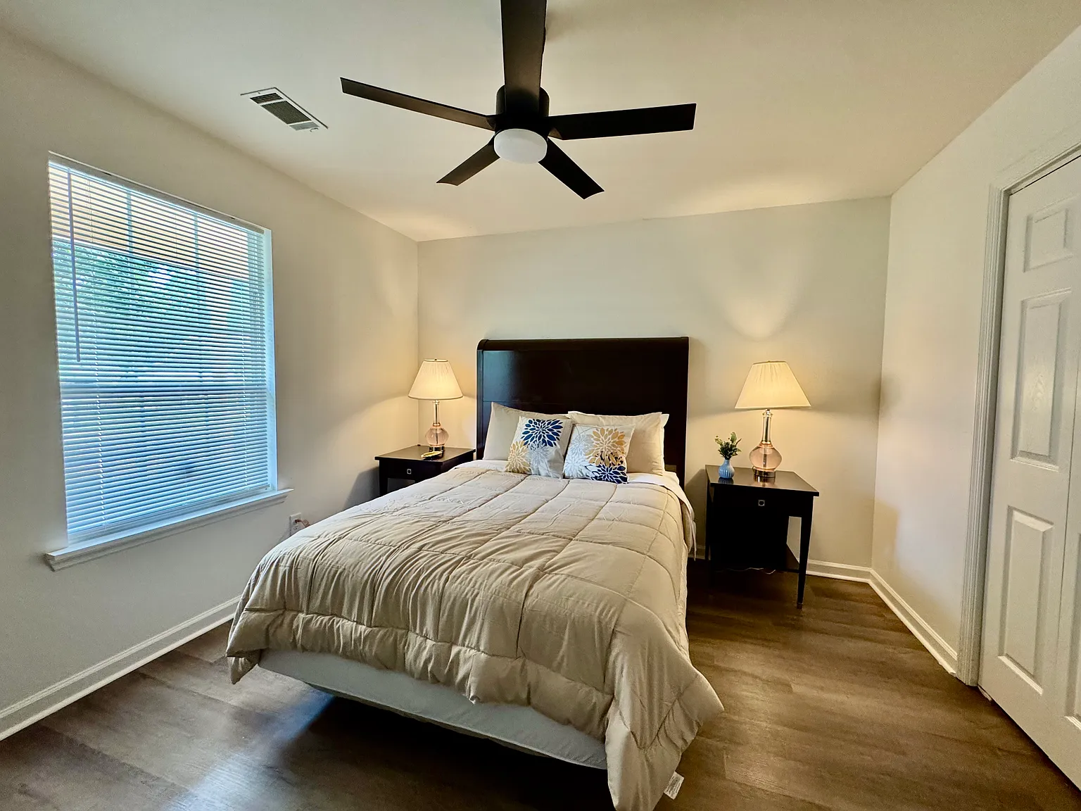 124 Saddlehorn Dr — Photo 3