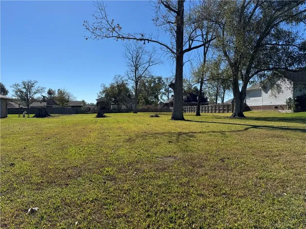 64 N Kelly Ln, Westwego, LA 70094