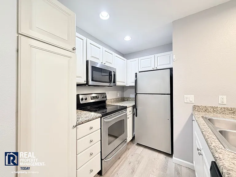 2609 S 272nd St #33 — Photo 10