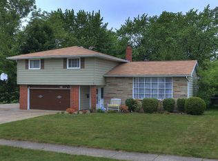 21620 Robinhood Ave, Fairview Park, OH