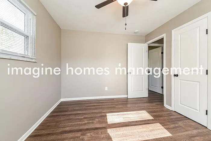 2392 Ashdale Dr — Photo 10
