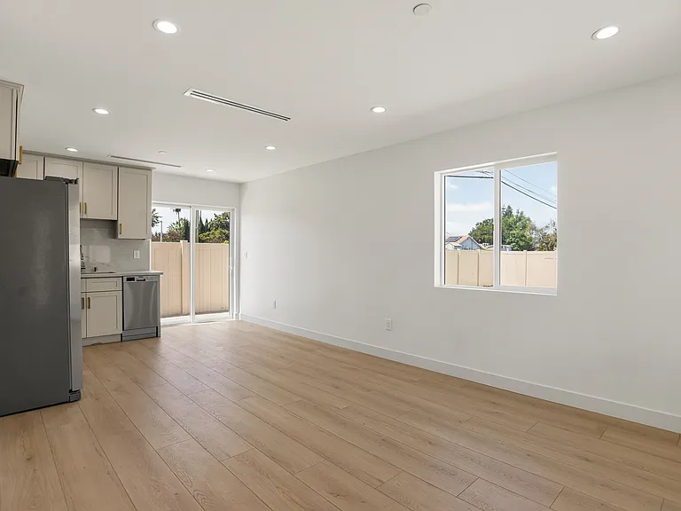 11502 Valjean Ave #1/2 — Photo 6