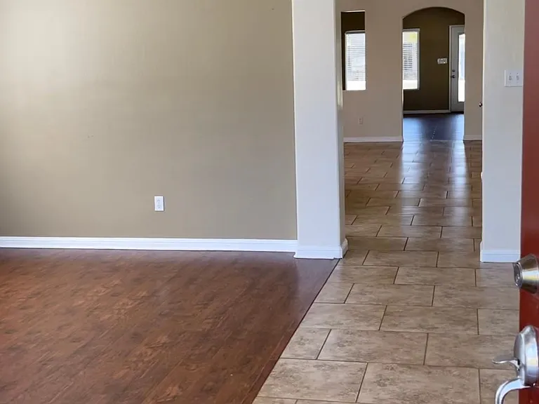 10511 Pinebrook Falls Dr — Photo 2