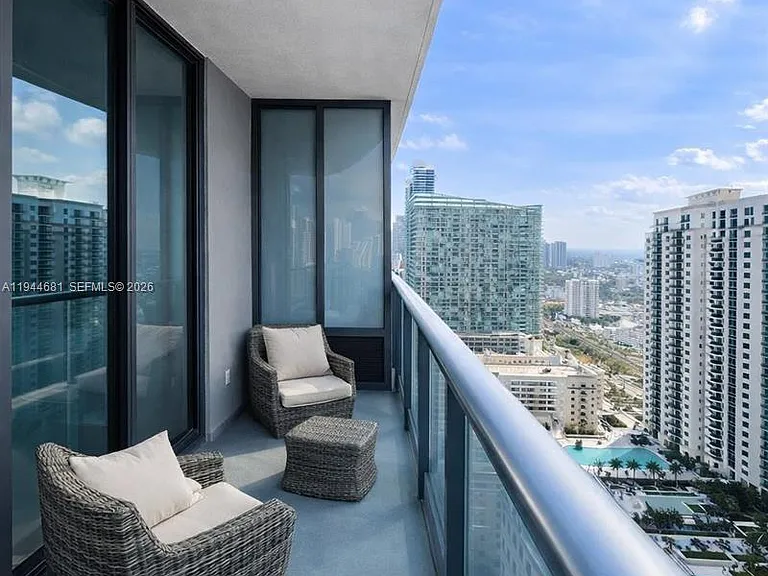 45 SW 9th St #3008 — Photo 16