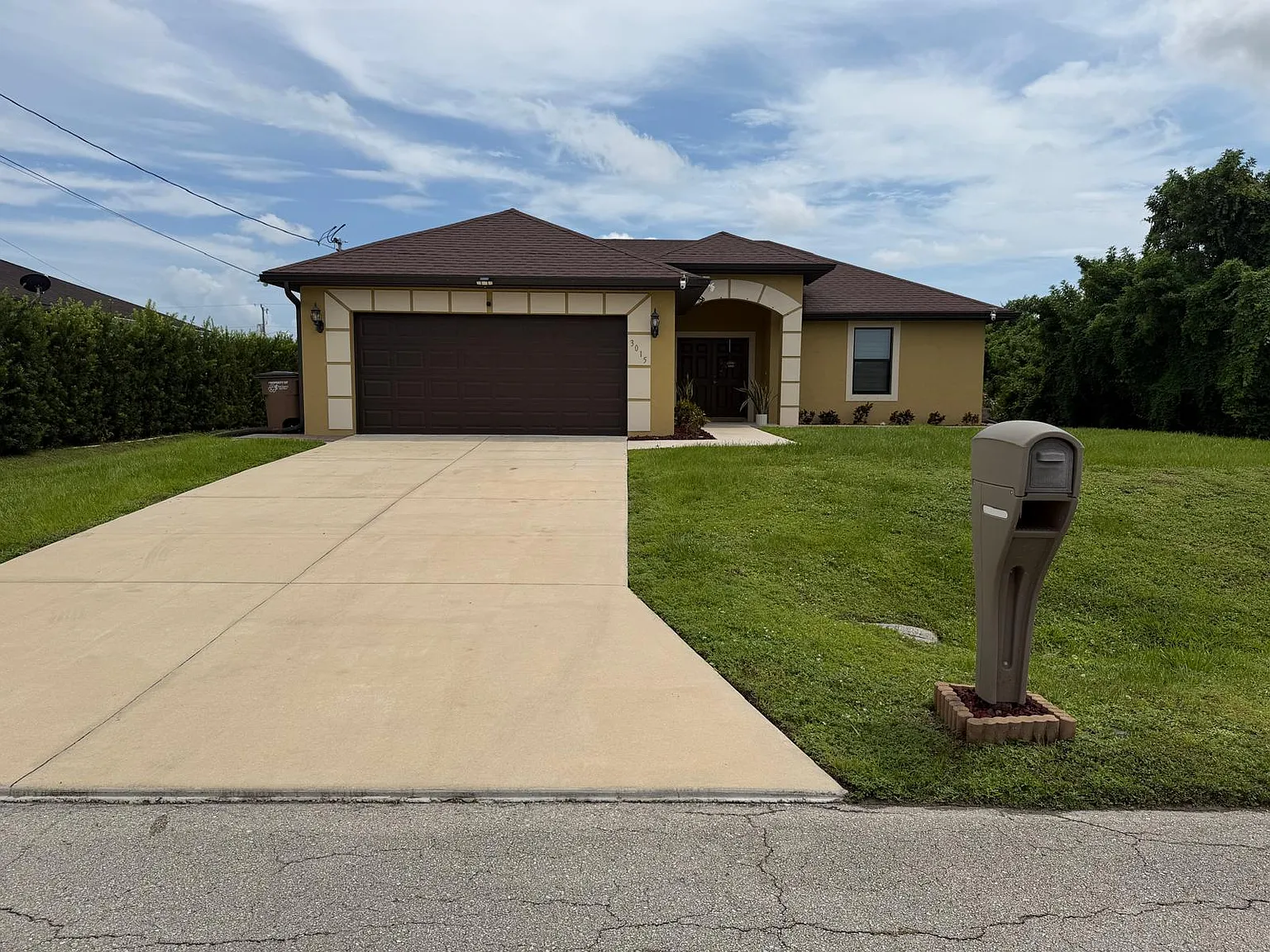 3 bed, 1280 sqft, $2,100 — Photo 2