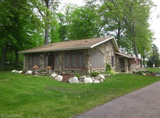 461 Clifford Lake Dr, Stanton, MI 48888