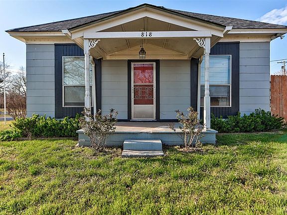 3rd image of 818 E Watts St