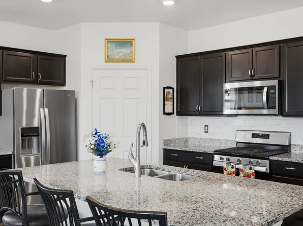 735 Camberly Dr, Windsor, CO 80550