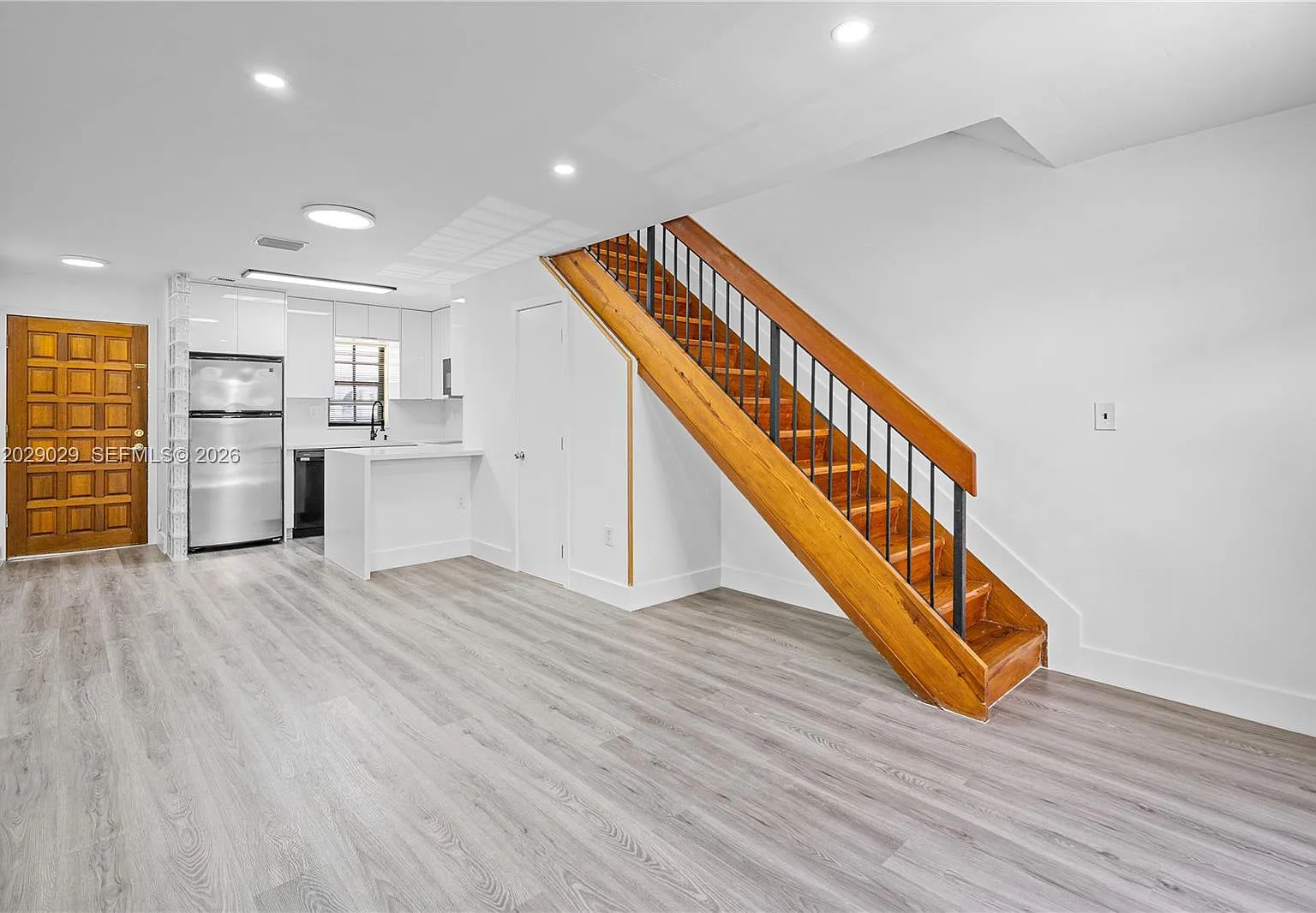 2 bed, 1.5 bath, 823 sqft, $2,500 — Photo 4