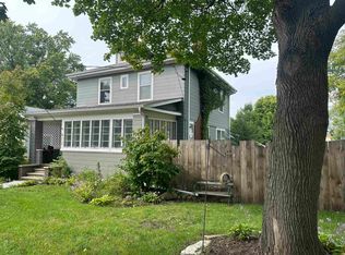 413 E 4th St, Dixon, IL 61021