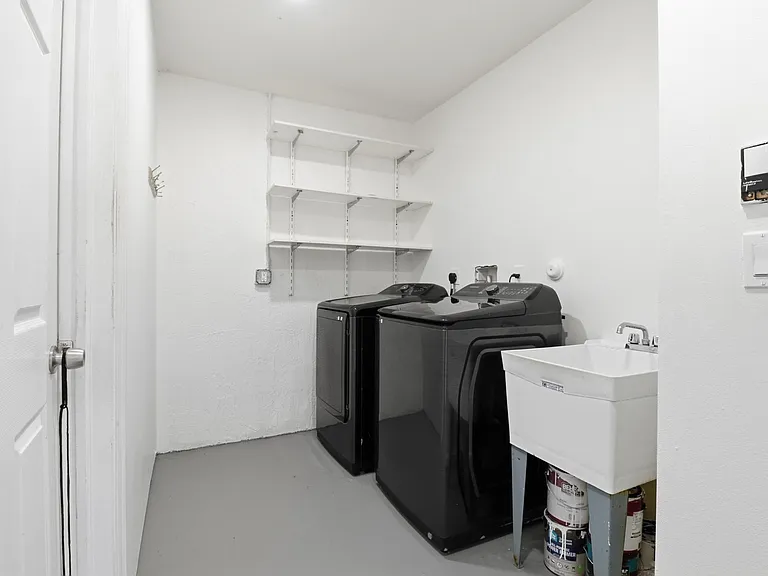 105 Vanessa St — Photo 27