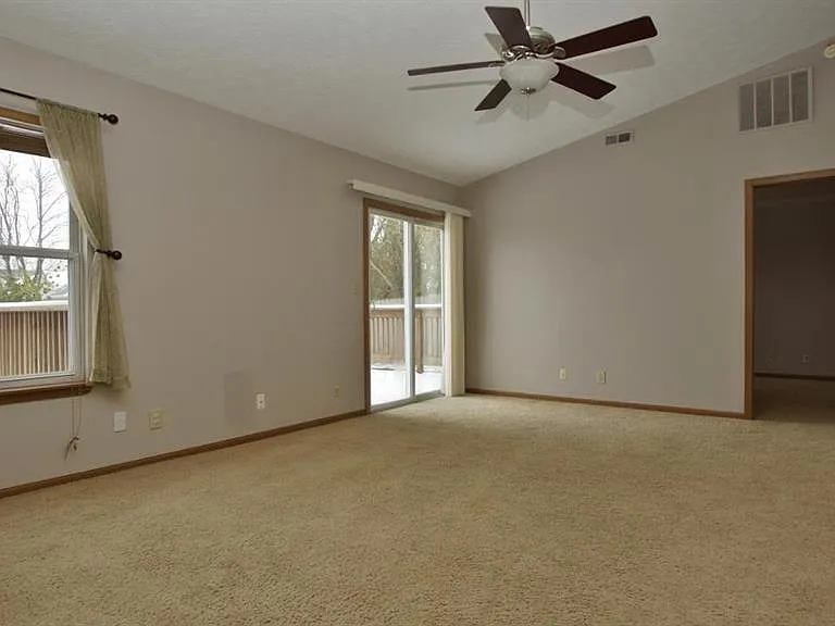 2913 Bowfield Way — Photo 2
