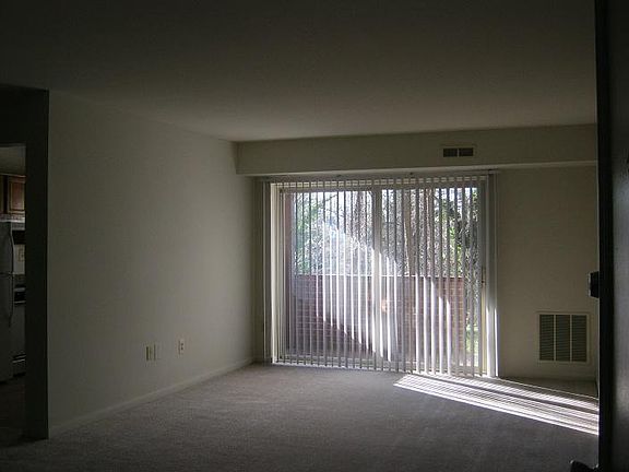 4th image of 16 Montrose Manor Ct APT D