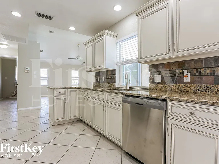 820 Springview Ave NW — Photo 5