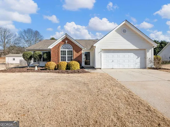 5819 Meadowfield Trce, Flowery Branch, GA 30542