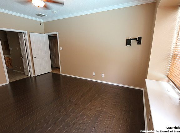 5th image of 208 Nandina Ct