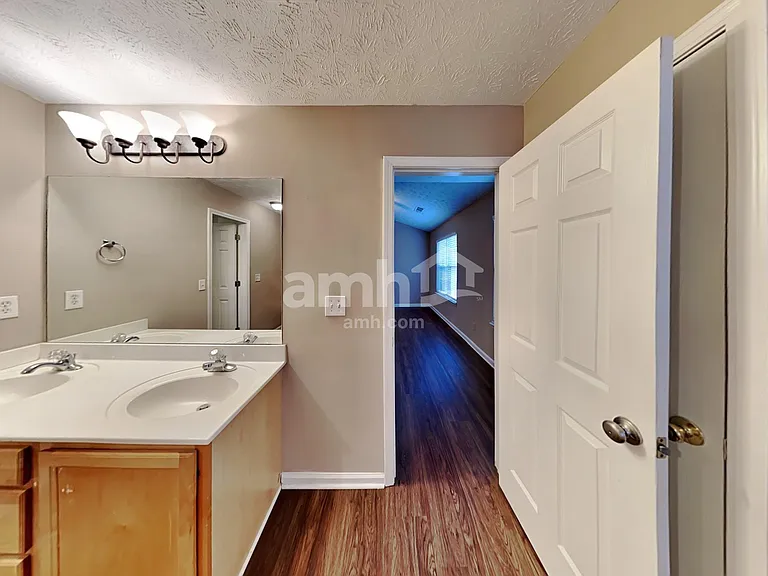 2376 Rimmele Dr — Photo 10
