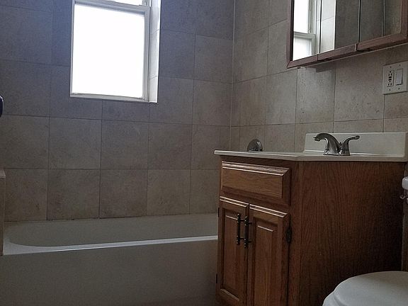 5th image of 2346 W Walton St #1R
