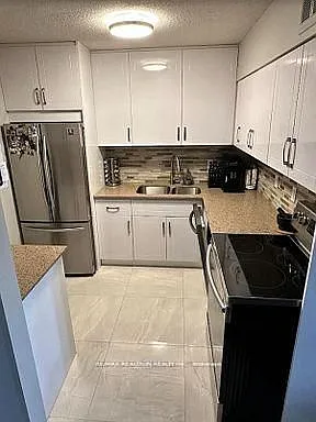Building Photo - 1 Jacksway Cres #213