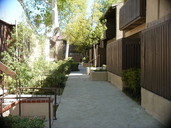 4th image of 18350 Hatteras St APT 134