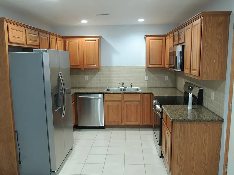 649 S Rilynn Ave — Photo 2