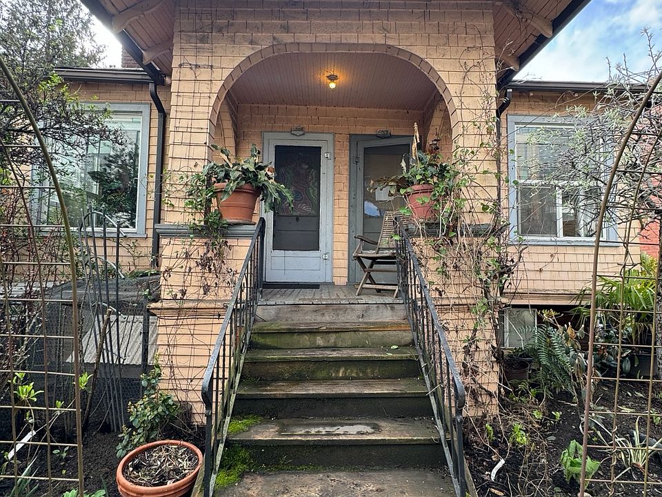 1st image of 4217 12th Ave NE