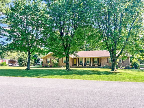 3rd image of 3453 Meadowwood Dr