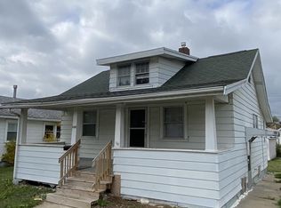 947 Center Point Rd NE, Cedar Rapids, IA 52402