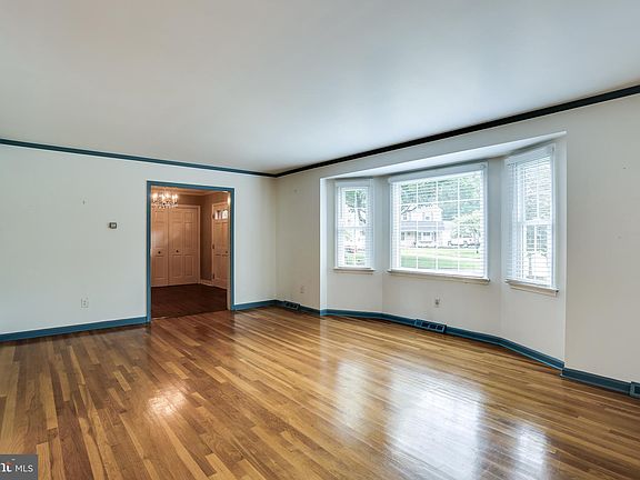2nd image of 359 Hawick Ct